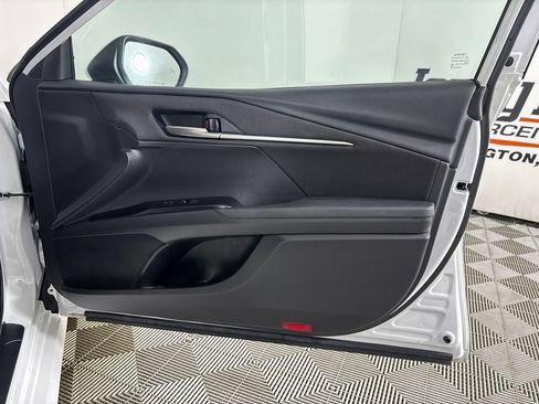 Used 2025 Toyota Camry LE FWD image 28