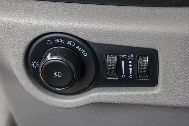 Used 2023 Chrysler Pacifica Touring-L FWD image 25