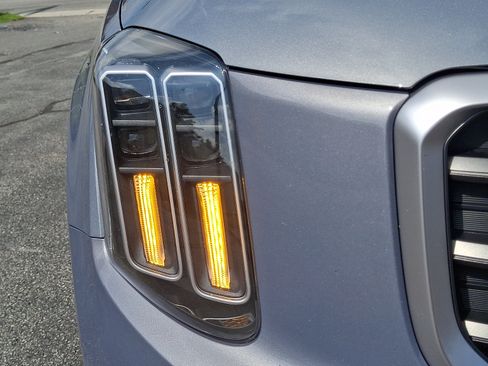 Used 2024 Kia Telluride SX Prestige w/ Towing Package AWD/4WD image 9