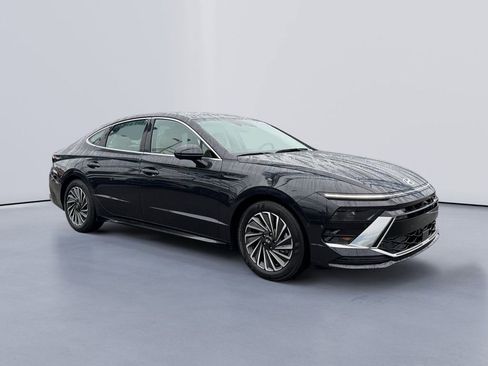 Certified 2025 Hyundai Sonata Limited FWD image 1