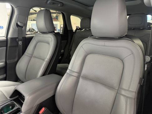 Used 2021 Lincoln Corsair AWD w/ Premium Package image 17