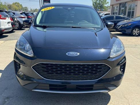 Used 2021 Ford Escape SE image 2