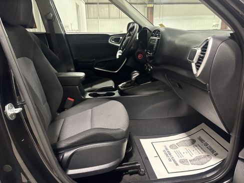 Used 2022 Kia Soul LX image 10