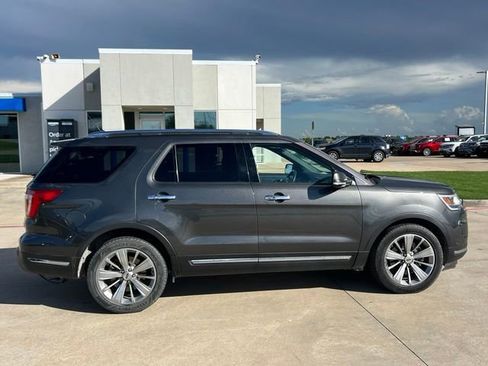 Used 2018 Ford Explorer Limited FWD image 3
