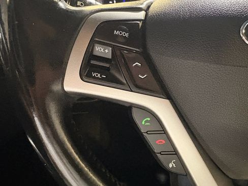 Used 2017 Hyundai Veloster FWD image 20