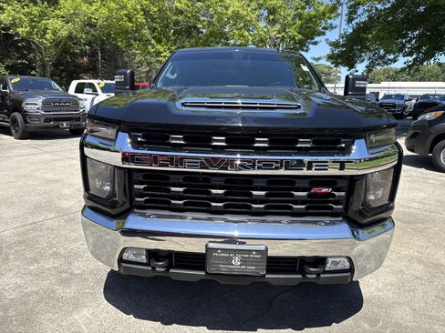 Used 2022 Chevrolet Silverado 2500 LT w/ Convenience Package AWD/4WD image 2