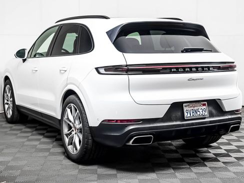 Certified 2025 Porsche Cayenne AWD/4WD image 3