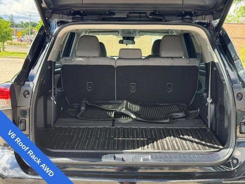 Used 2022 Toyota Highlander LE AWD/4WD image 9
