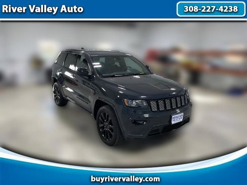 Used 2018 Jeep Grand Cherokee Altitude image 1