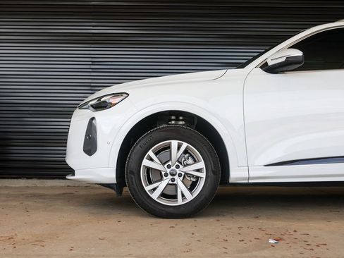 Used 2025 Audi Q5 Premium AWD/4WD image 14