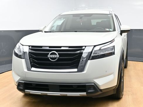 Used 2024 Nissan Pathfinder SL image 5