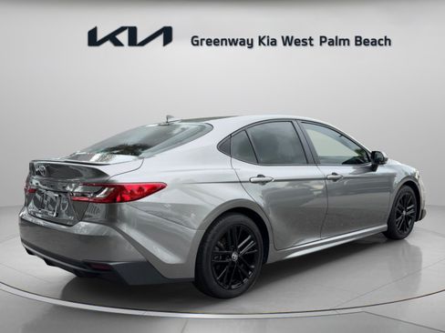 Used 2025 Toyota Camry SE FWD image 7