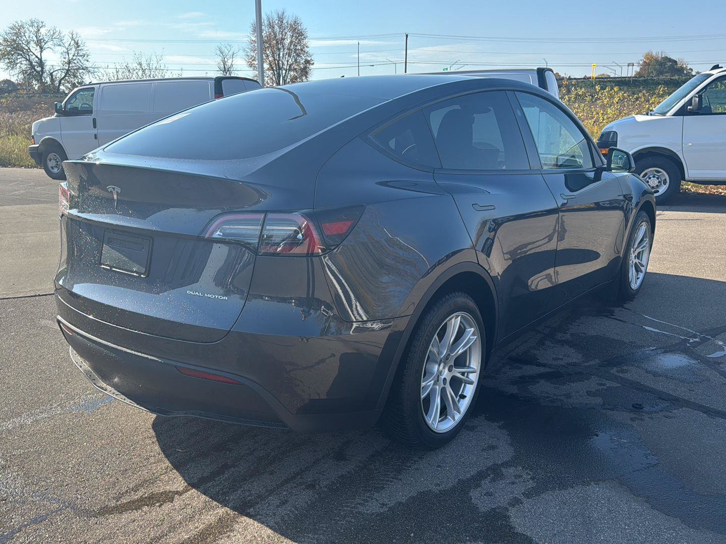 Used 2024 Tesla Model Y Long Range AWD/4WD image 5