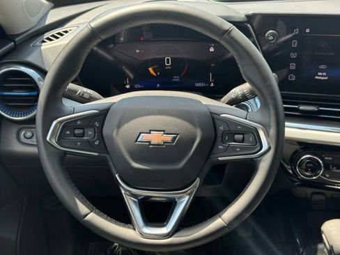 Certified 2025 Chevrolet Trax LT w/ LT Convenience Package FWD image 26