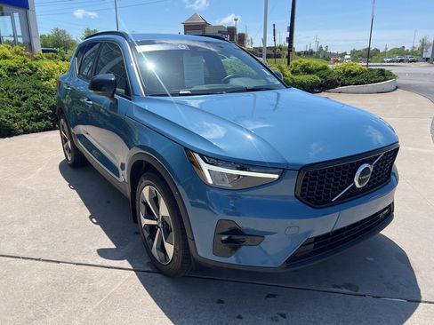 Certified 2023 Volvo XC40 B5 Plus w/ Protection Package Premier image 7