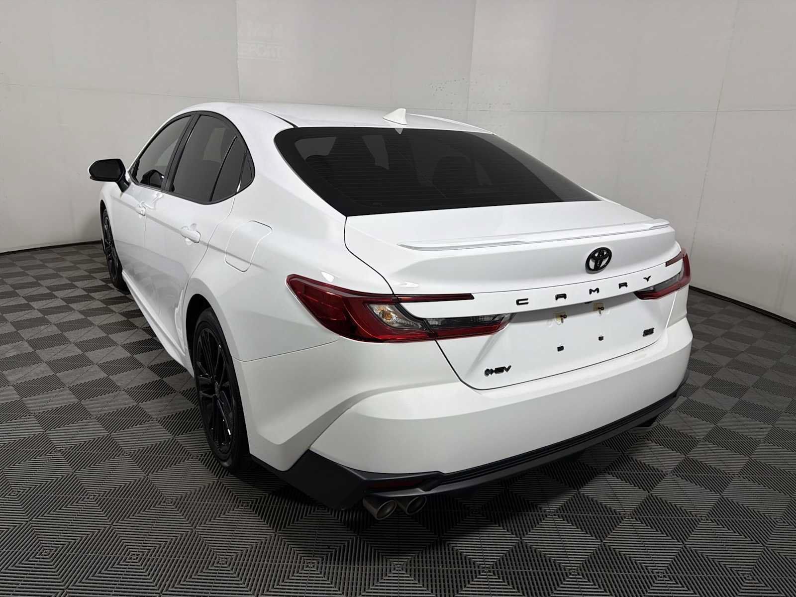 Used 2025 Toyota Camry SE w/ Multimedia Upgrade Package FWD image 5
