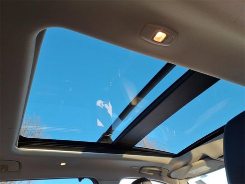 Certified 2022 Nissan Rogue SV w/ SV Premium Package image 7