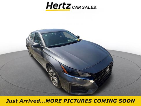 Used 2025 Nissan Altima 2.5 SV image 1