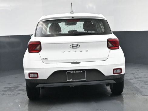 New 2025 Hyundai Venue SE image 13