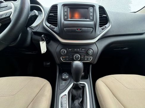 Used 2015 Jeep Cherokee Latitude AWD/4WD image 24