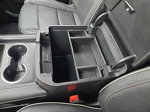 Used 2023 GMC Yukon SLT w/ SLT Premium Package image 33