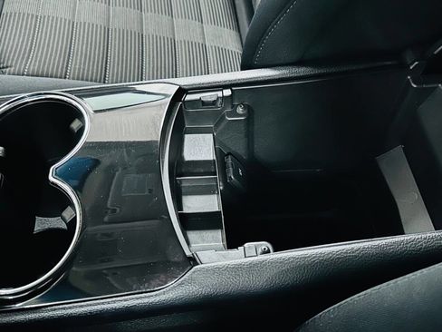 Used 2015 Ford Edge SEL image 21