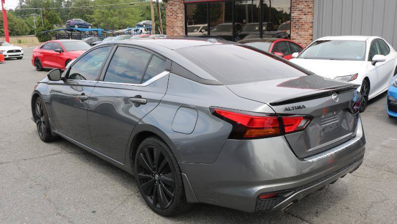 Used 2022 Nissan Altima 2.5 SR w/ Midnight Edition Package FWD image 5
