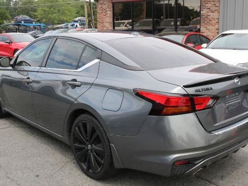 Used 2022 Nissan Altima 2.5 SR w/ Midnight Edition Package FWD image 5