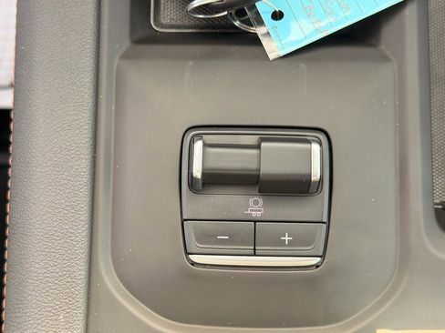 Used 2025 GMC Sierra 2500 AT4 w/ AT4 Premium Plus Package image 19