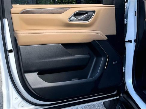 Used 2024 Chevrolet Suburban Premier image 26