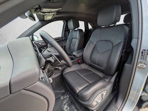 Used 2025 Porsche Macan AWD/4WD image 5