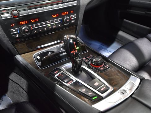 Used 2013 BMW 750i xDrive image 32