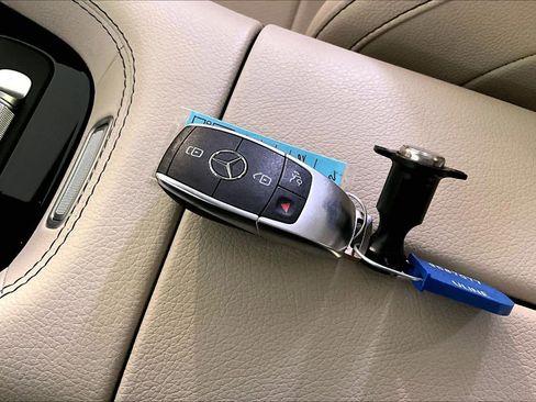 Used 2022 Mercedes-Benz GLS 450 4MATIC image 15