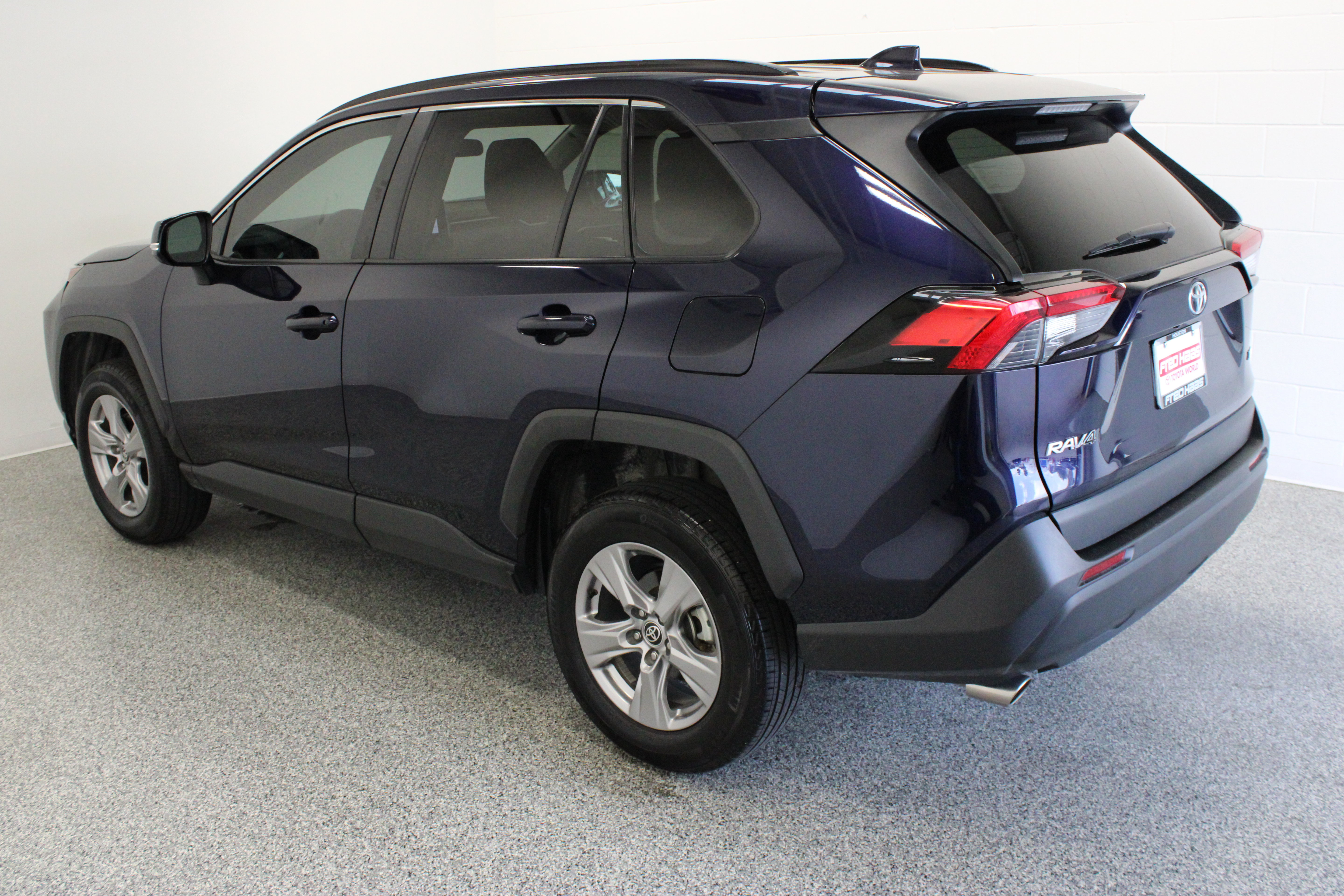 Used 2025 Toyota RAV4 XLE FWD image 9