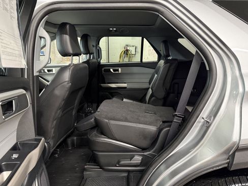 Used 2023 Ford Explorer XLT w/ Equipment Group 202A image 17