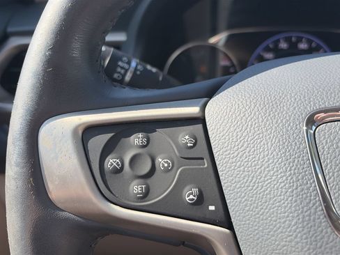 Used 2020 GMC Acadia Denali w/ Technology Package FWD image 21
