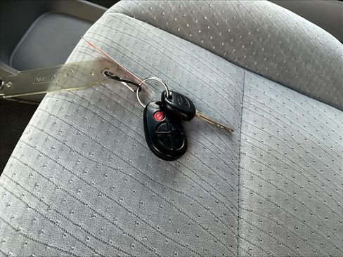 Used 2015 Toyota Sienna LE FWD image 35