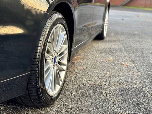 Used 2014 Ford Fusion SE w/ Equipment Group 202A image 3