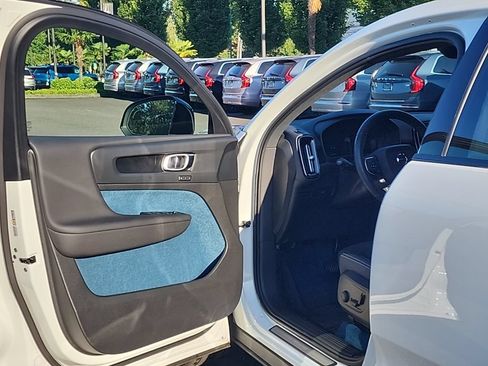 Used 2023 Volvo C40 P8 Recharge Plus w/ Protection Package Premier AWD/4WD image 9