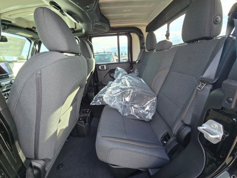 New 2025 Jeep Gladiator Sport image 18