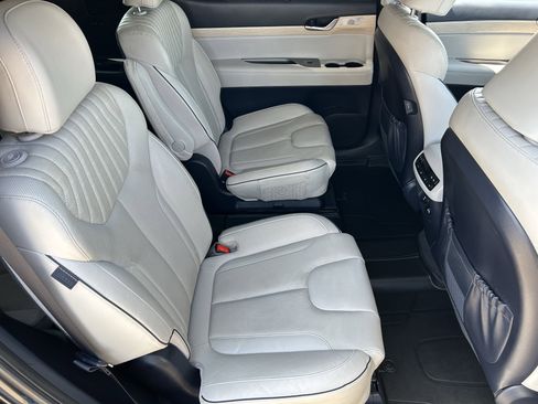 Used 2023 Hyundai Palisade Limited FWD image 13