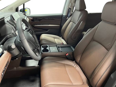 New 2026 Honda Odyssey Touring image 15