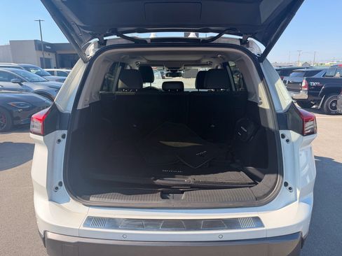 Used 2025 Nissan Rogue SL w/ Tech Package FWD image 8