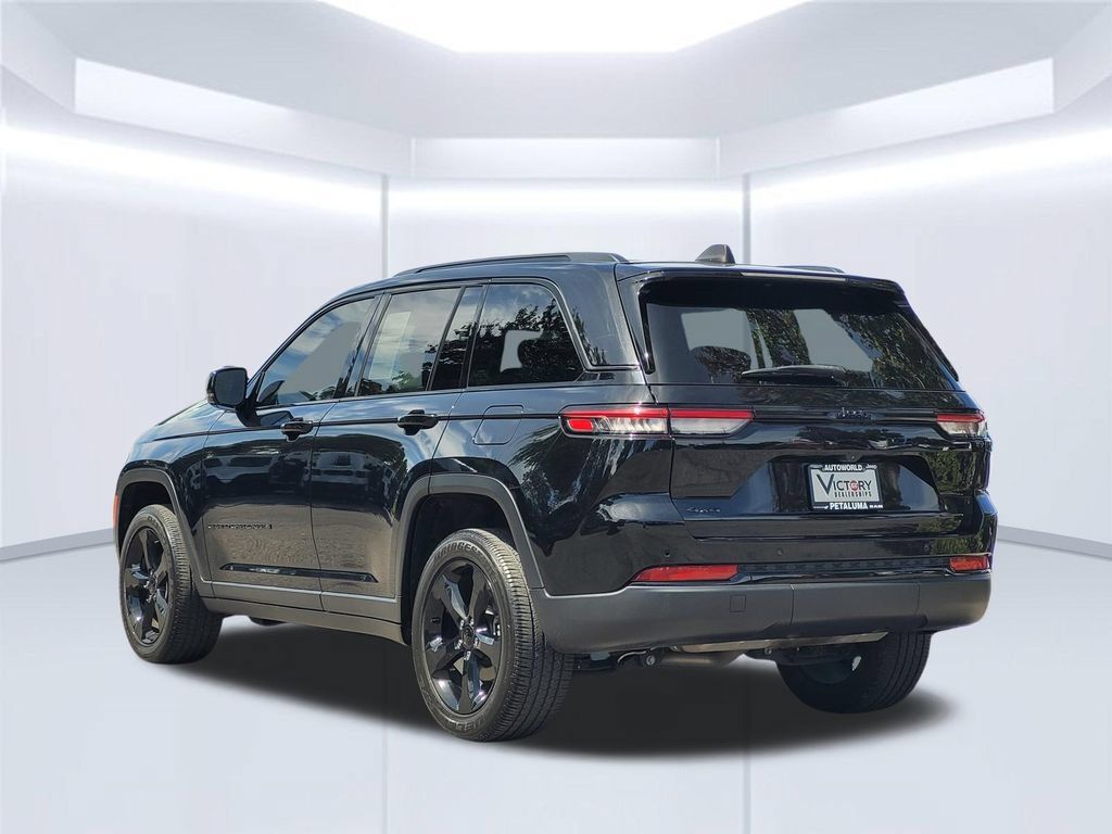 Used 2023 Jeep Grand Cherokee Altitude AWD/4WD image 7