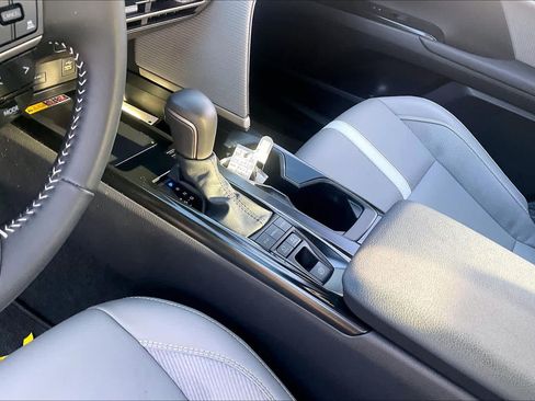 Used 2026 Toyota Camry SE w/ Convenience Package FWD image 16