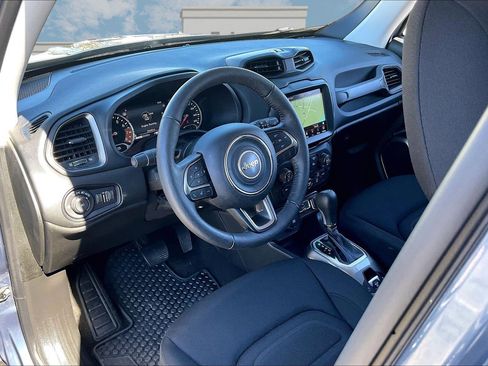 Certified 2022 Jeep Renegade Latitude w/ Convenience Group image 13