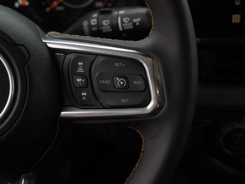 Used 2025 Jeep Wrangler Unlimited Sahara AWD/4WD image 26
