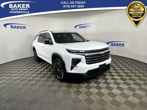 Certified 2025 Chevrolet Traverse LT w/ Sun and Wheel Package image 2