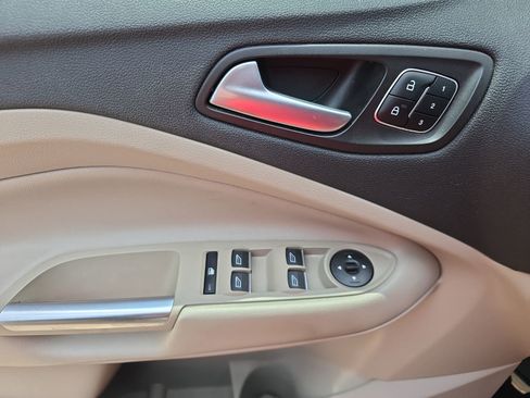 Used 2017 Ford Escape Titanium FWD image 28