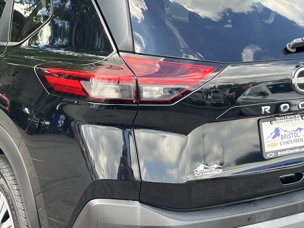 Used 2022 Nissan Rogue SV FWD image 6